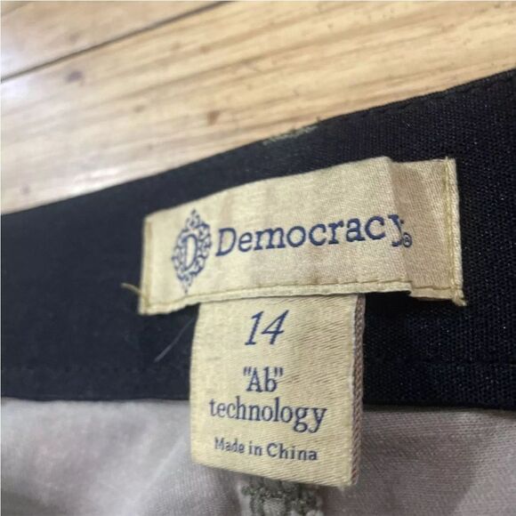 DEMOCRACY AB Technology Jeans Women 14 Camo Green Studded Capri Raw Hem - Picture 4 of 14